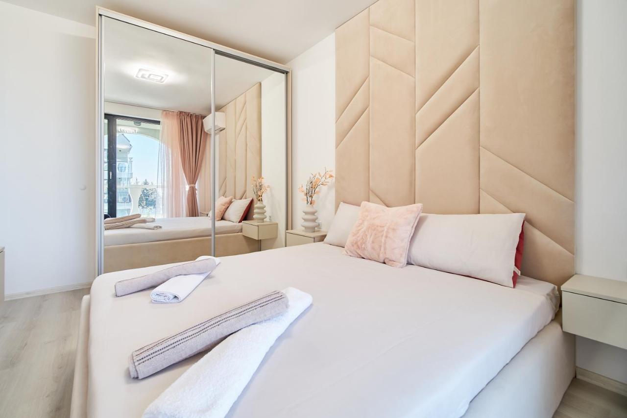 Mediterranea Complex - Luxury Apartment With Sea & Pool View! Várna Kültér fotó